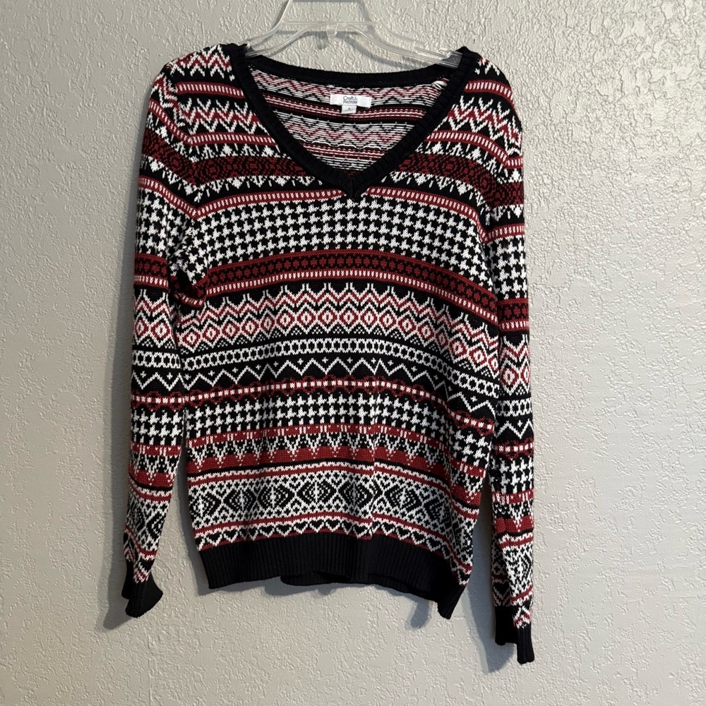 Croft & Barrow V-Neck Sweater in Black, Red, and White